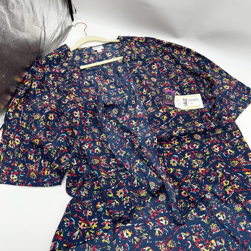 New With Tags LuLaRoe Lindsay kimono styled cardigan in large (18-22)